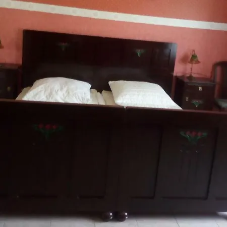 House - * Szolad